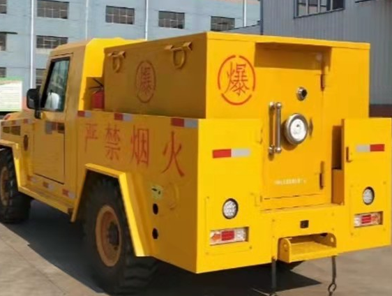 大姚凯龙爆破器材运输车：保障爆破任务的安全运行
