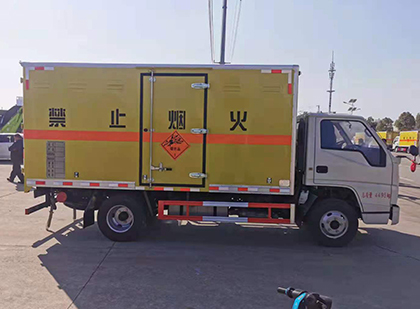 大姚爆破器材运输车技术升级与安全合规新趋势